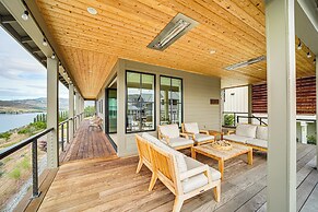 Hot Tub & Lake Views: Lake Chelan Lookout Home!