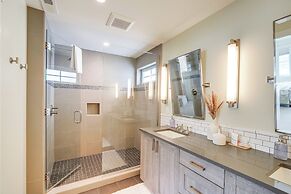 Hot Tub & Lake Views: Lake Chelan Lookout Home!