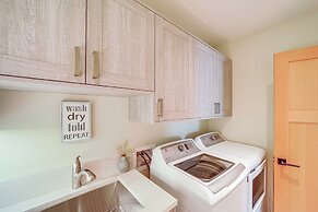 Hot Tub & Lake Views: Lake Chelan Lookout Home!