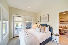 Hot Tub & Lake Views: Lake Chelan Lookout Home!