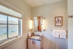 Hot Tub & Lake Views: Lake Chelan Lookout Home!