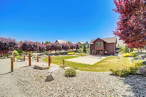 Hot Tub & Lake Views: Lake Chelan Lookout Home!
