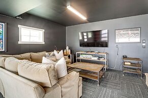 Hot Tub & Lake Views: Lake Chelan Lookout Home!