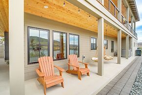 Hot Tub & Lake Views: Lake Chelan Lookout Home!