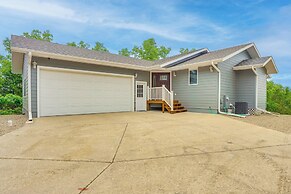 Family-friendly Lakeview Cottage w/ Deck & View