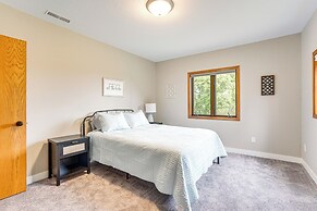 Family-friendly Lakeview Cottage w/ Deck & View