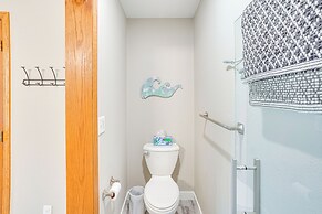 Family-friendly Lakeview Cottage w/ Deck & View