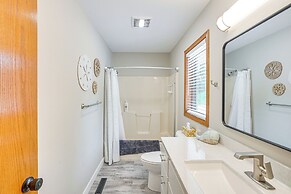 Family-friendly Lakeview Cottage w/ Deck & View