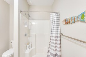 Family-friendly Lakeview Cottage w/ Deck & View