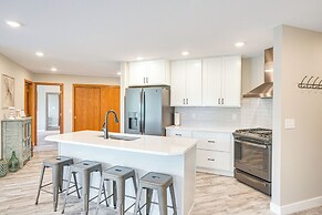 Family-friendly Lakeview Cottage w/ Deck & View