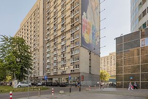 Beige Apartment Near Center by Renters