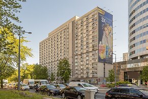 Beige Apartment Near Center by Renters
