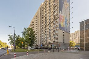 Beige Apartment Near Center by Renters