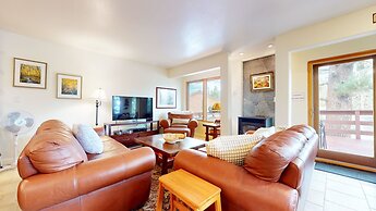 Lakeview Villas #26 3 Bedroom Condo by RedAwning