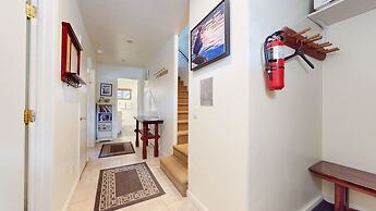 Lakeview Villas #26 3 Bedroom Condo by RedAwning