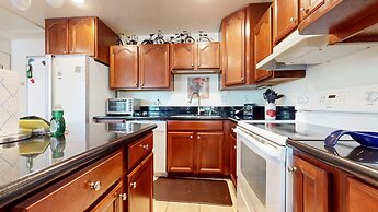 Lakeview Villas #26 3 Bedroom Condo by RedAwning