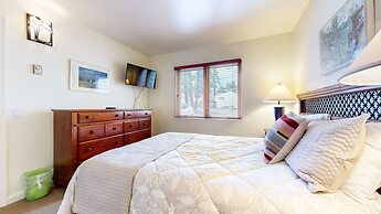 Lakeview Villas #26 3 Bedroom Condo by RedAwning