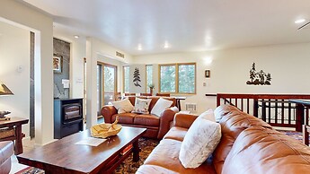 Lakeview Villas #26 3 Bedroom Condo by RedAwning