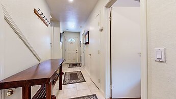 Lakeview Villas #26 3 Bedroom Condo by RedAwning