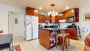 Lakeview Villas #26 3 Bedroom Condo by RedAwning