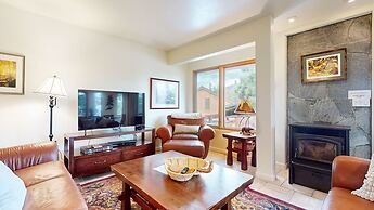 Lakeview Villas #26 3 Bedroom Condo by RedAwning