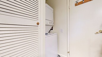 Lakeview Villas #26 3 Bedroom Condo by RedAwning