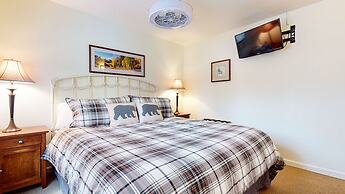 Lakeview Villas #26 3 Bedroom Condo by RedAwning