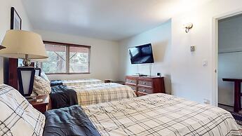 Lakeview Villas #26 3 Bedroom Condo by RedAwning