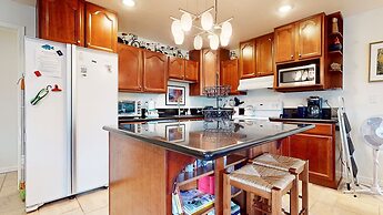 Lakeview Villas #26 3 Bedroom Condo by RedAwning