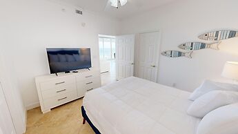 Oceania 807 3 Bedroom Condo by RedAwning