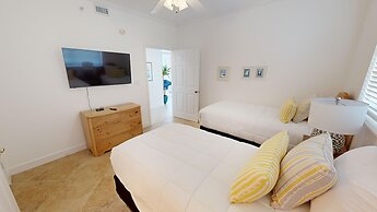 Oceania 807 3 Bedroom Condo by RedAwning