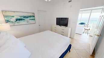 Oceania 807 3 Bedroom Condo by RedAwning