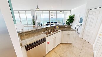 Oceania 807 3 Bedroom Condo by RedAwning
