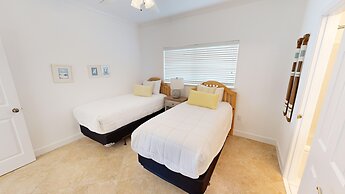 Oceania 807 3 Bedroom Condo by RedAwning