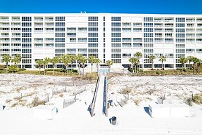 Oceania 807 3 Bedroom Condo by RedAwning