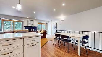 Lakeview Villas #24 3 Bedroom Condo by RedAwning