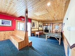 Lakeview Villas #24 3 Bedroom Condo by RedAwning