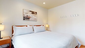 Lakeview Villas #24 3 Bedroom Condo by RedAwning