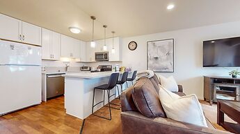 Lakeview Villas #24 3 Bedroom Condo by RedAwning