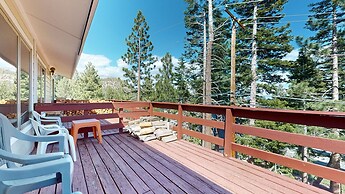 Lakeview Villas #24 3 Bedroom Condo by RedAwning