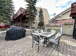 Lakeview Villas #24 3 Bedroom Condo by RedAwning