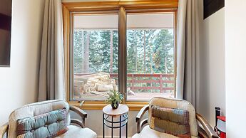 Lakeview Villas #24 3 Bedroom Condo by RedAwning