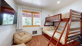 Lakeview Villas #24 3 Bedroom Condo by RedAwning