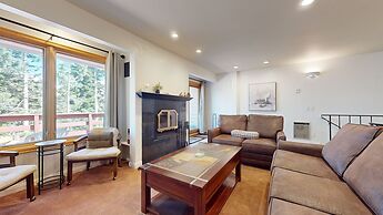 Lakeview Villas #24 3 Bedroom Condo by RedAwning