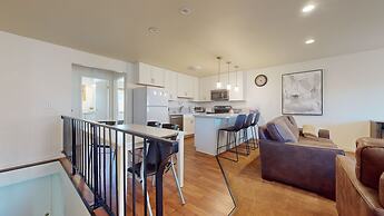 Lakeview Villas #24 3 Bedroom Condo by RedAwning