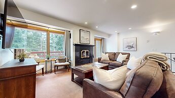 Lakeview Villas #24 3 Bedroom Condo by RedAwning