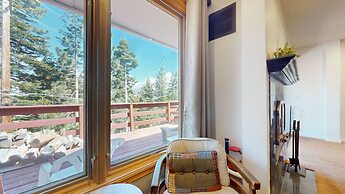 Lakeview Villas #24 3 Bedroom Condo by RedAwning