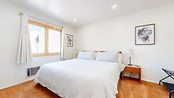 Lakeview Villas #24 3 Bedroom Condo by RedAwning