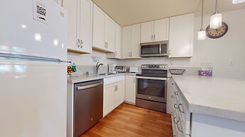 Lakeview Villas #24 3 Bedroom Condo by RedAwning