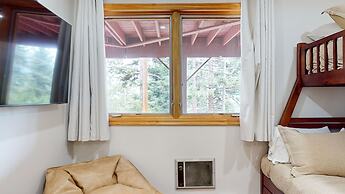 Lakeview Villas #24 3 Bedroom Condo by RedAwning